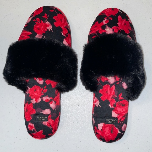 NWOT Victoria's Secret Signature Satin Slippers - Picture 3 of 4